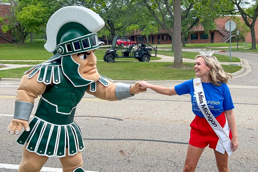 Read more about the article Graphic Design Graduate Competes for Miss America