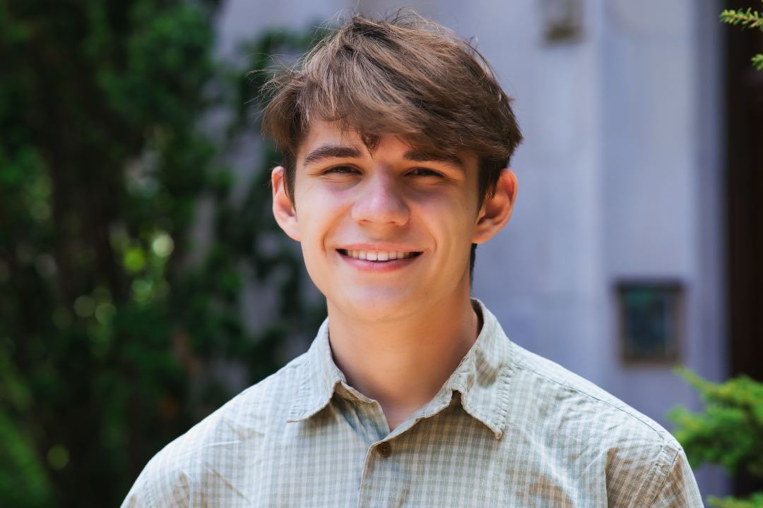 A picture of a man with short brown hair smiling.